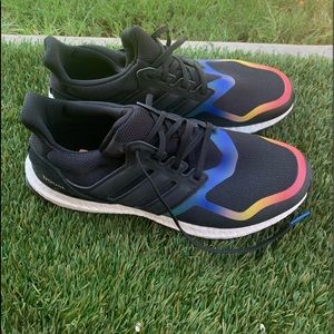 Women’s Adidas Ultraboost DNA Running Shoes sz 9